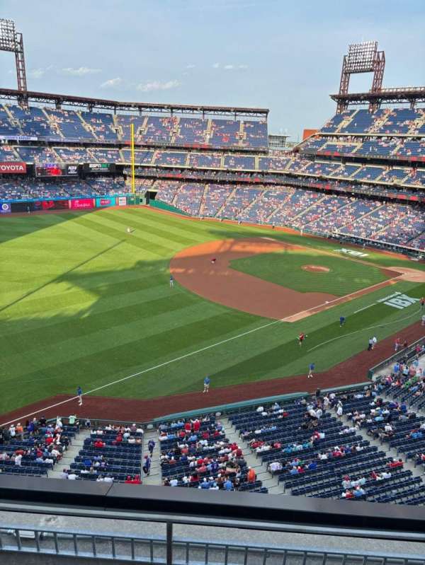 Citizens Bank Park, bloc: 331, rangée: 3, place: 5