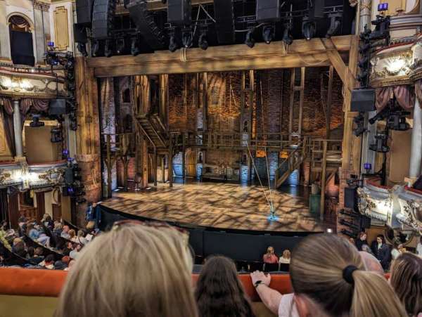 Victoria Palace Theatre, bloc: Royal Circle, rangée: C, place: 9