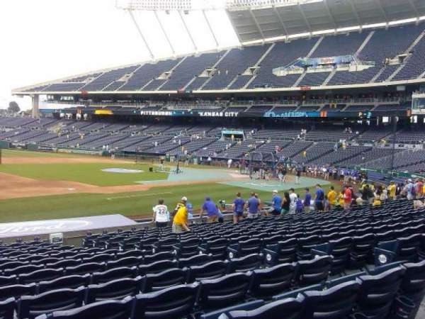 Kauffman Stadium, bloc: 117, rangée: R, place: 5