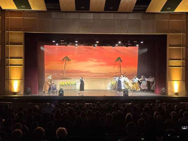 Endries Performing Arts Center, bloc: FCTR, rangée: O, place: 106