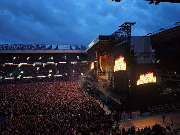 Villa Park, bloc: P8, rangée: EE, place: 93