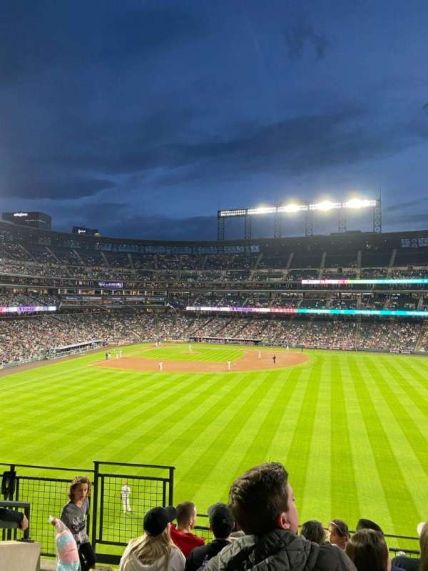 Coors Field, bloc: 204, rangée: 6, place: 17