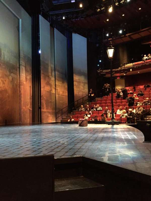 Vivian Beaumont Theater, bloc: Orchestra L, rangée: C, place: 101