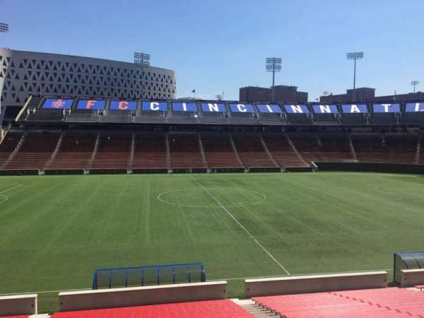 Nippert Stadium, bloc: 123, rangée: 32, place: 11