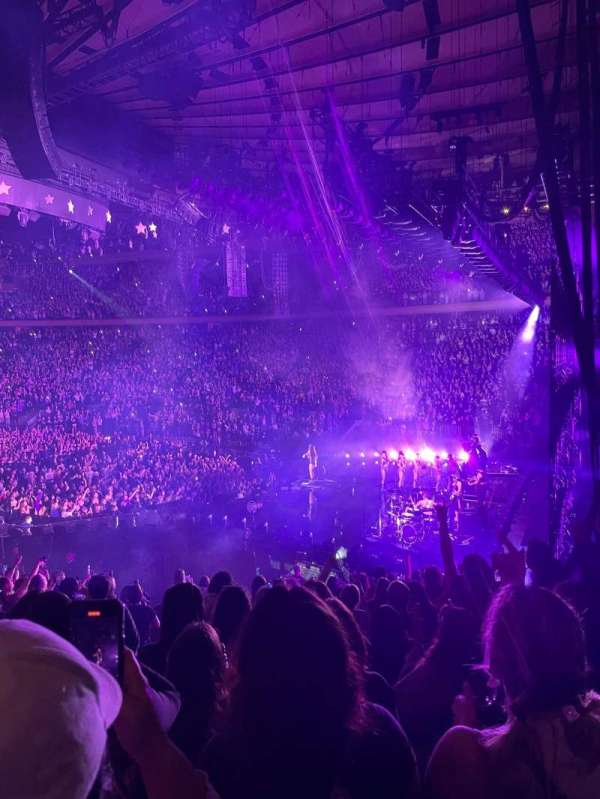 Madison Square Garden, bloc: 110, rangée: 16, place: 1