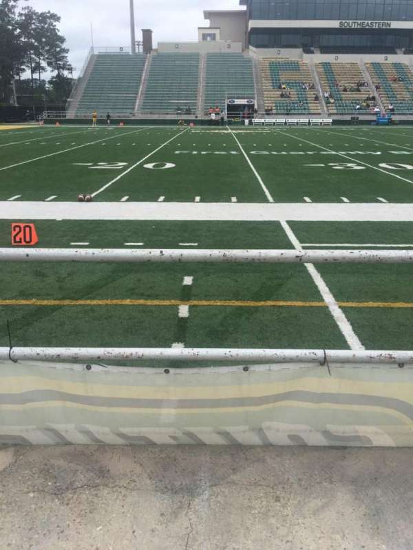 Strawberry Stadium, bloc: N, rangée: 1, place: 10
