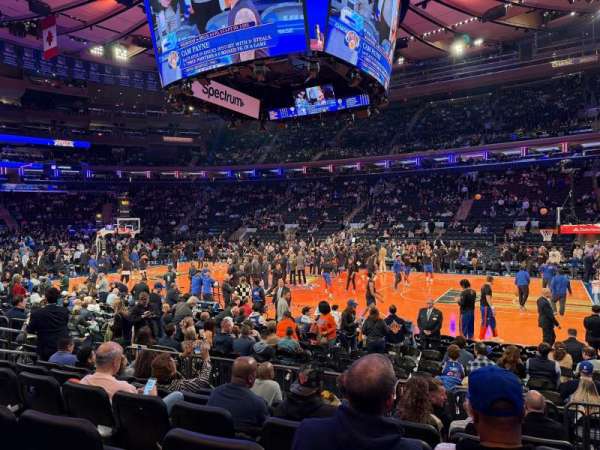 Madison Square Garden, bloc: 108, rangée: 6, place: 13