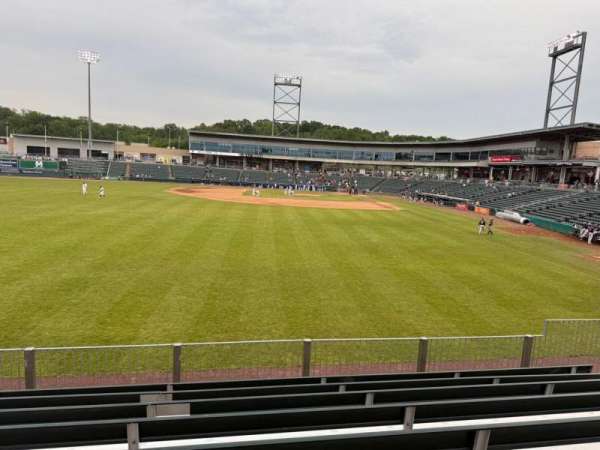 Clover Stadium, bloc: LF, rangée: 1, place: 1
