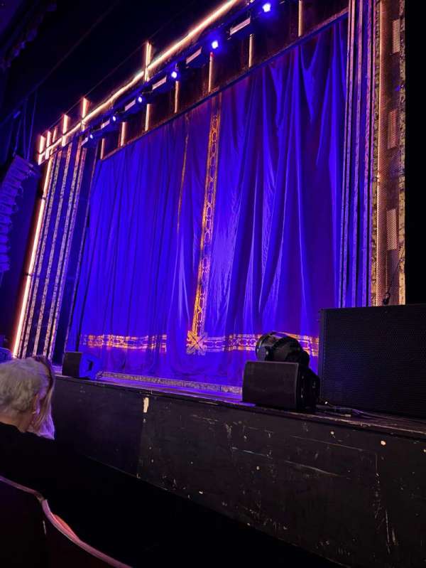 Aylesbury Waterside Theatre, bloc: Stalls, rangée: B, place: 1