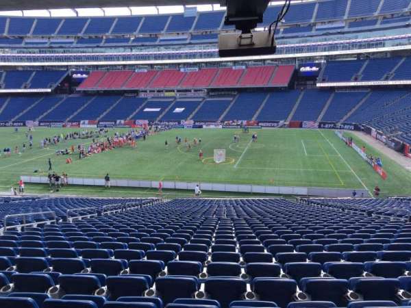 Gillette Stadium, bloc: 106, rangée: 38, place: 12
