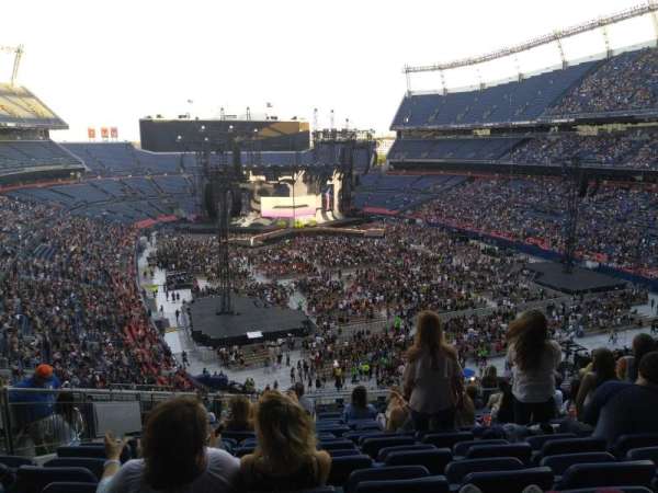 Empower Field at Mile High Stadium, bloc: 326, rangée: 14, place: 153