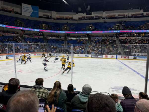 Mohegan Sun Arena at Casey Plaza, bloc: 105, rangée: E, place: 12