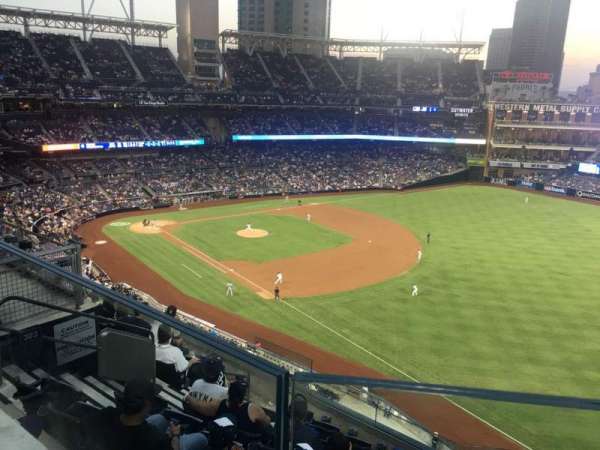 Petco Park, bloc: 321, rangée: 7, place: 8