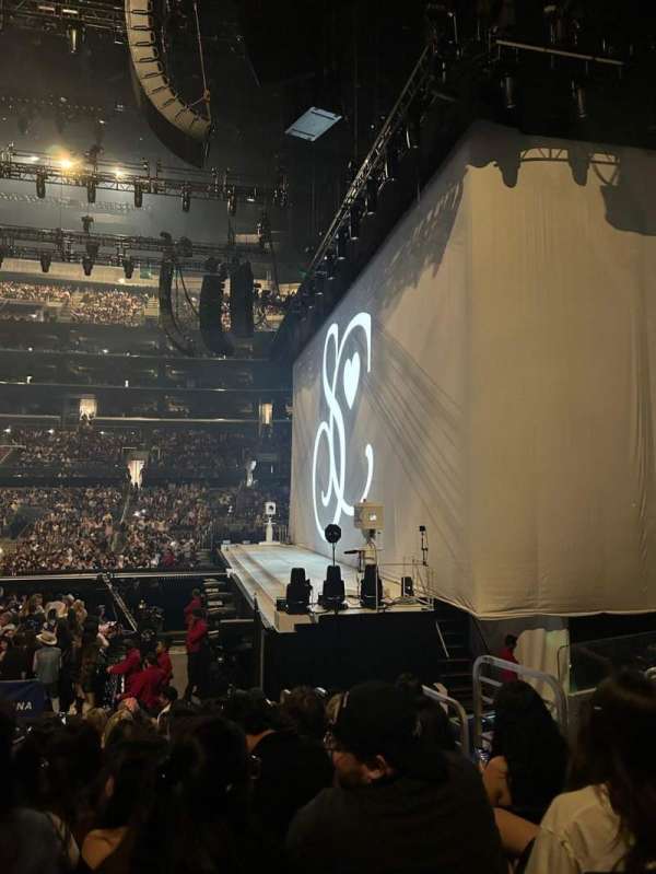 Crypto.com Arena, bloc: 118, rangée: 13, place: 4