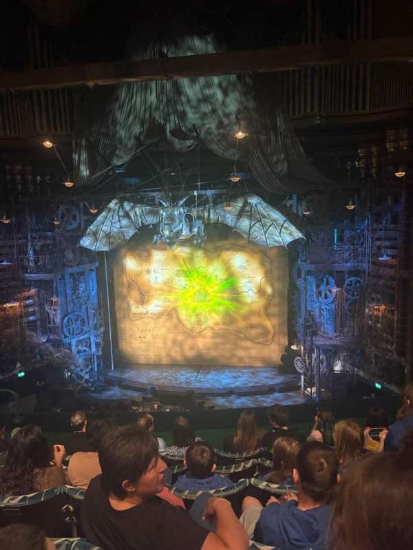 Apollo Victoria Theatre, bloc: Dress Circle, rangée: F, place: 17
