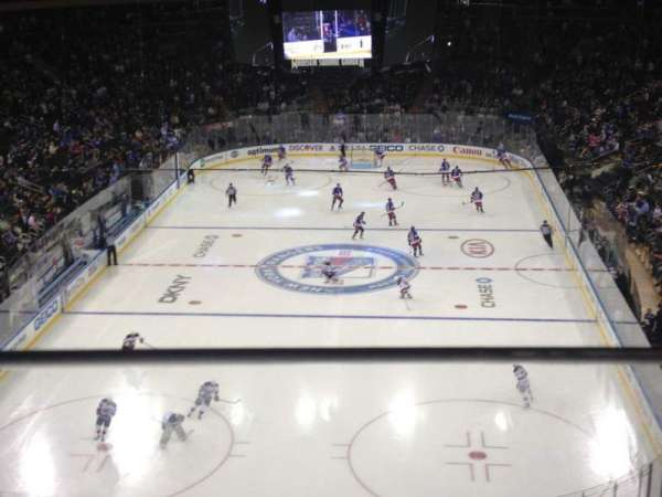 Madison Square Garden, bloc: 417, rangée: 1, place: 9