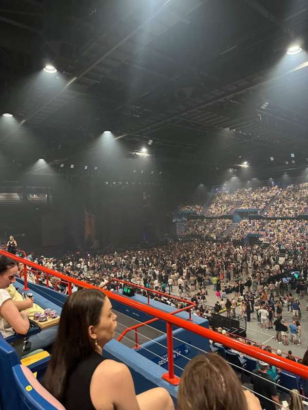Brisbane Entertainment Centre, bloc: 19, rangée: P, place: 122