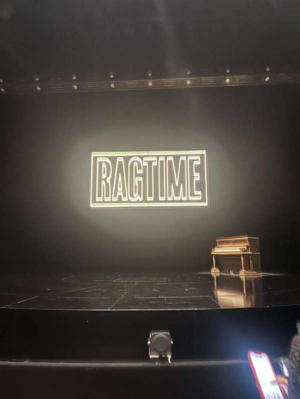 Vivian Beaumont Theater, bloc: Orchestra C, rangée: D, place: 305