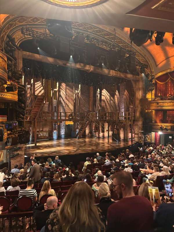 Richard Rodgers Theatre, bloc: Orchestra L, rangée: P, place: 27