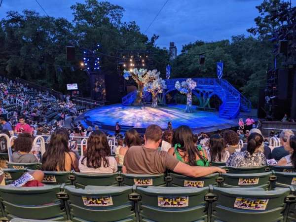 The Delacorte Theater in Central Park, bloc: G, rangée: V, place: 207