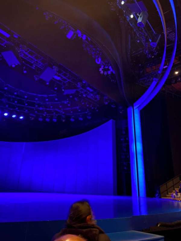 Vivian Beaumont Theater, bloc: Orchestra L, rangée: D, place: 101