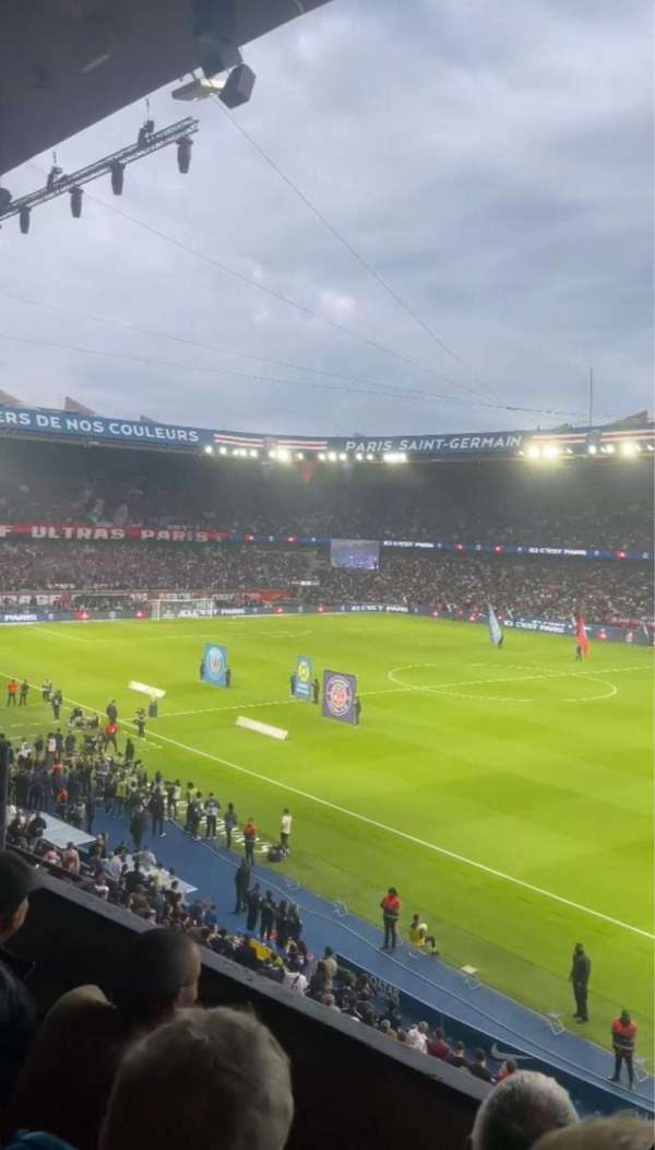 Parc des Princes, bloc: 323, rangée: 3, place: 37