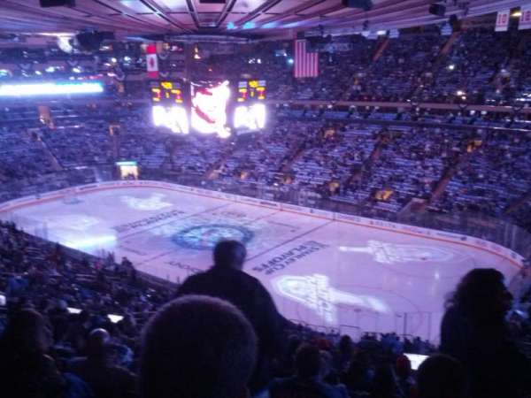 Madison Square Garden, bloc: 214, rangée: 16, place: 16