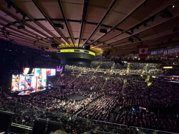 Madison Square Garden, bloc: 226, rangée: 2, place: 9