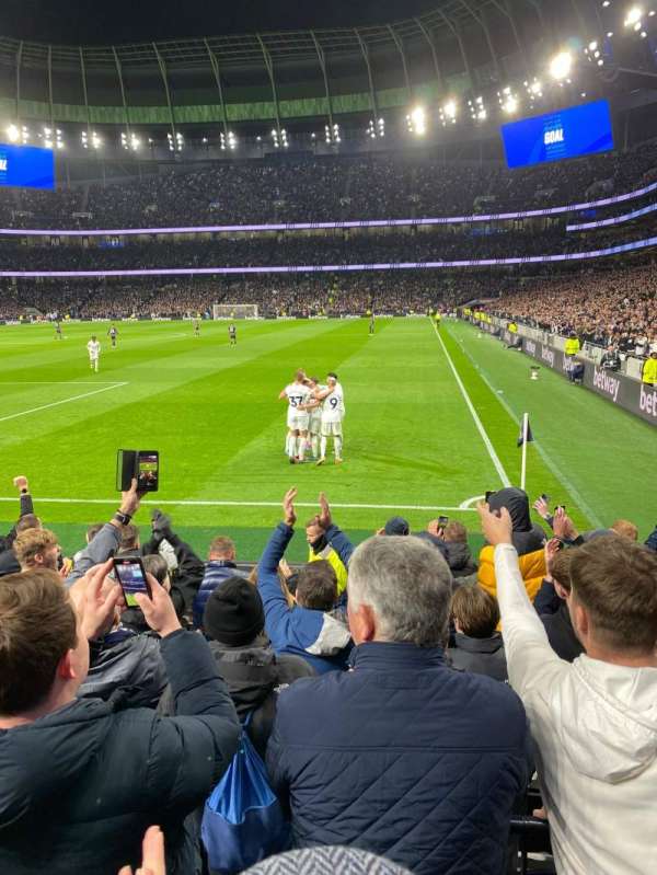 Tottenham Hotspur Stadium, bloc: 251, rangée: 8, place: 139
