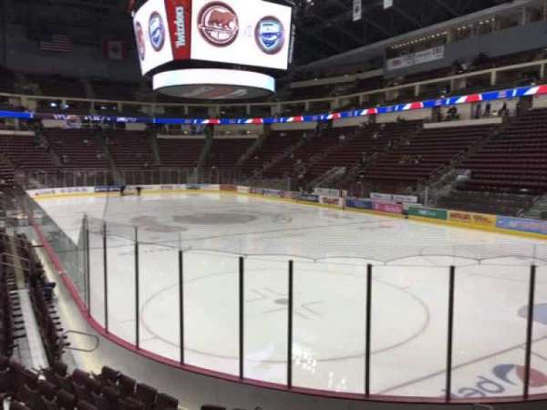 Giant Center, bloc: 111, rangée: J, place: 4