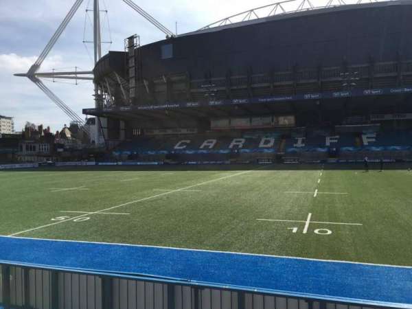 Cardiff Arms Park, bloc: Standing 12, rangée: 10