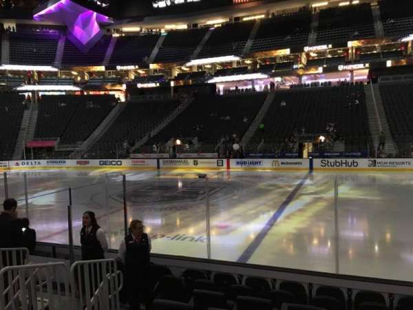 T-Mobile Arena, bloc: 16, rangée: D, place: 18