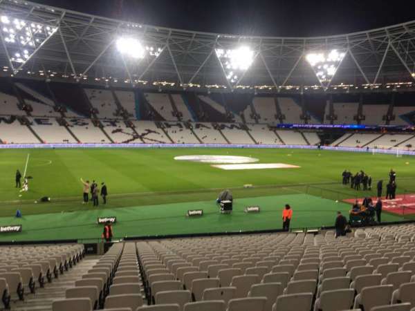 London Stadium, bloc: 106, rangée: 22