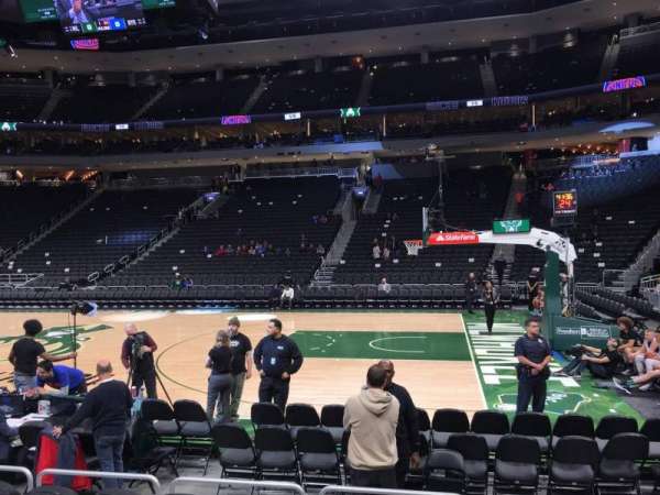 Fiserv Forum, bloc: 116, rangée: 4, place: 6