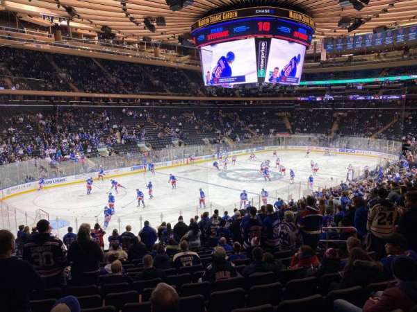 Madison Square Garden, bloc: 104, rangée: 21, place: 15