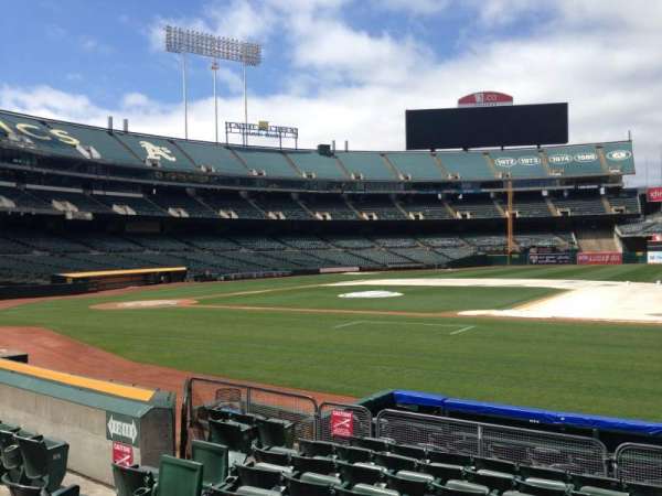 Oakland Coliseum, bloc: 111, rangée: 9