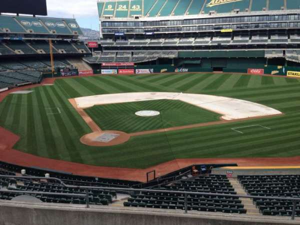 Oakland Coliseum, bloc: 215, rangée: 3