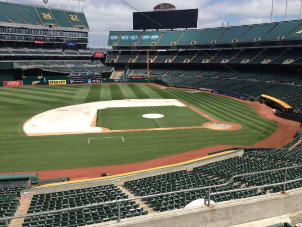 Oakland Coliseum, bloc: 222, rangée: 3