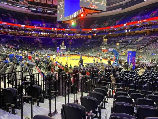 Xfinity Mobile Arena, bloc: 105, rangée: 8, place: 3