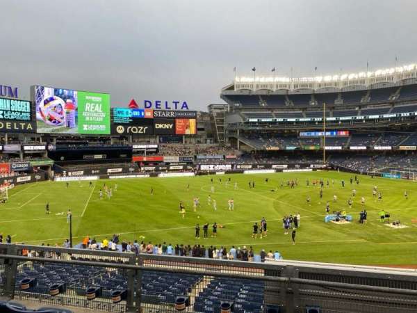 Yankee Stadium, bloc: 227b, rangée: 4, place: 11