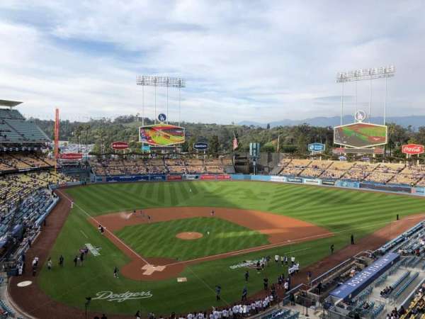 Dodger Stadium, bloc: 4RS, rangée: A, place: 9