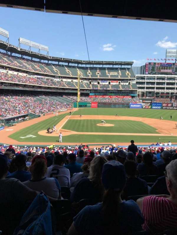 Globe Life Park in Arlington, bloc: 132, rangée: 33, place: 1