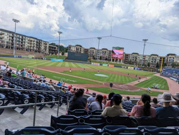 Coolray Field, bloc: 102, rangée: R, place: 17