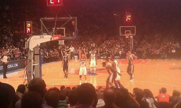 Madison Square Garden, bloc: 9, rangée: 16, place: 1