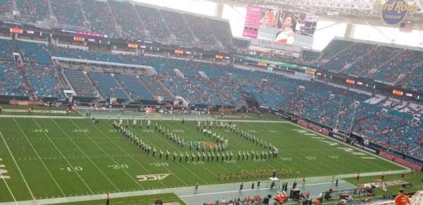 Hard Rock Stadium, bloc: 322, rangée: 23, place: 17