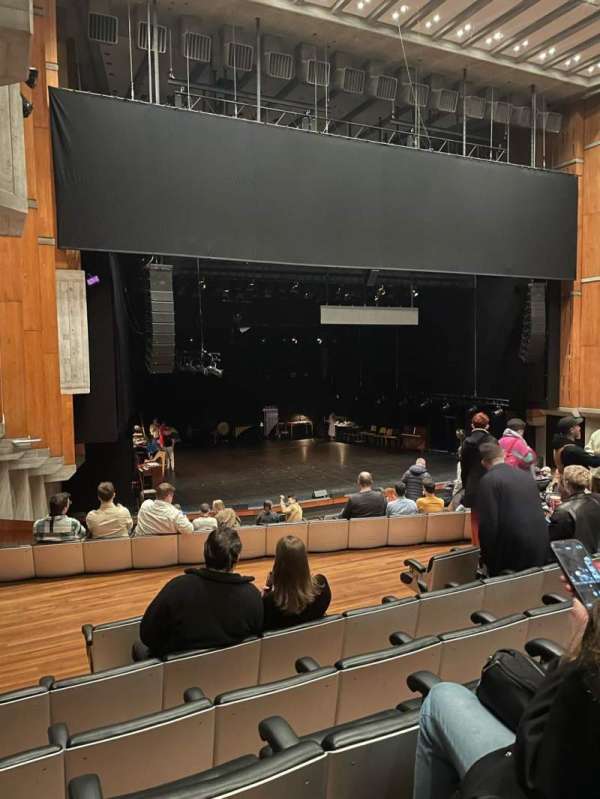 Queen Elizabeth Theatre, Vancouver, bloc: Rear Stalls, rangée: FF, place: 39