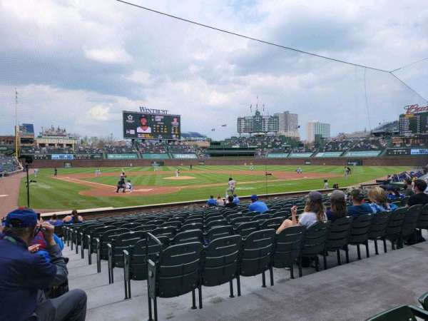 Wrigley Field, bloc: 120, rangée: 2, place: 4