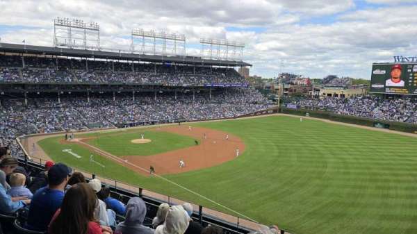 Wrigley Field, bloc: 329R, rangée: 6, place: 24