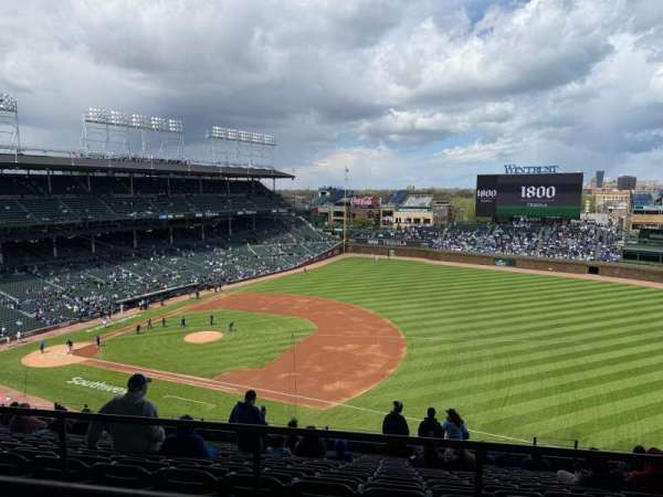 Wrigley Field, bloc: 427R, rangée: 1, place: 9