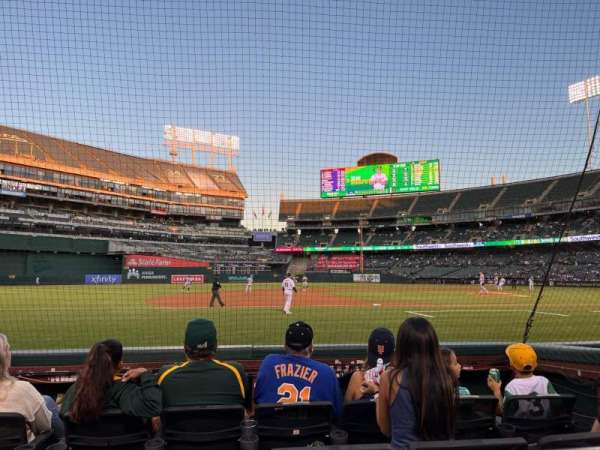 Oakland Coliseum, bloc: 123, rangée: 1, place: 5